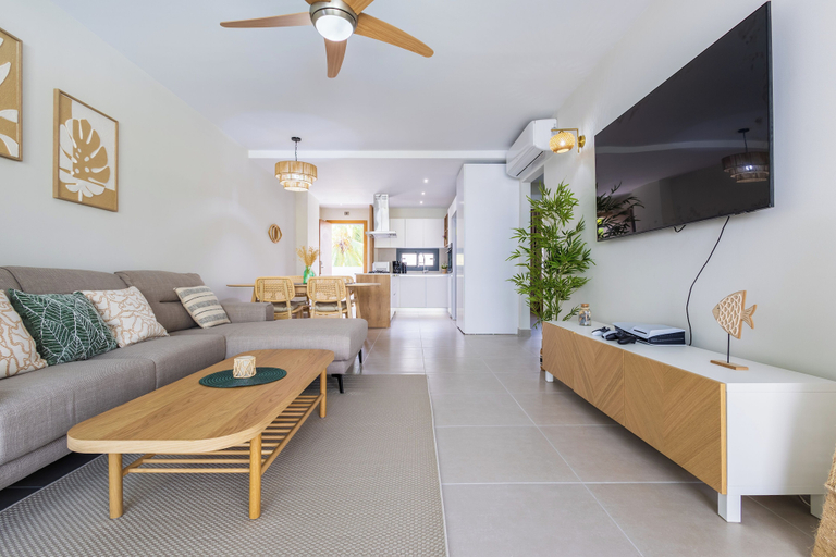Room 5, 2BR Gardenia Retreat - Picuzzi & Pool, Salvaleon de Higuey