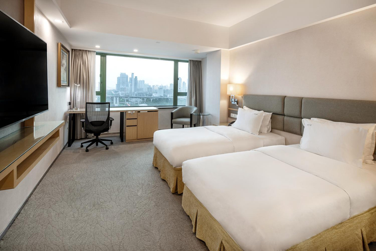 Bedroom 2, Holiday Inn Wuhan Riverside By IHG, Wuhan