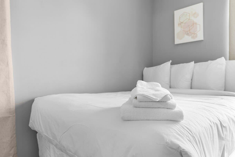 Room 2, Broadmoor Bungalow - Both Units, Jefferson