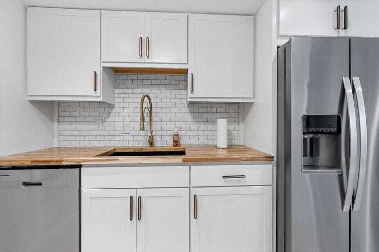 Private kitchen 2, Coastal 2-Bedroom Home Minutes to Beach, Sarasota