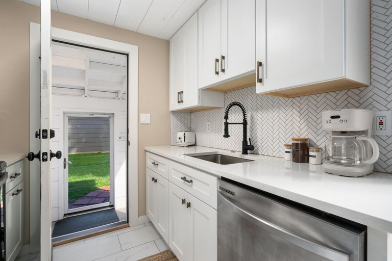 Private kitchen, Shade Tree Bungalow Old Town, Yard & Garage, Larimer