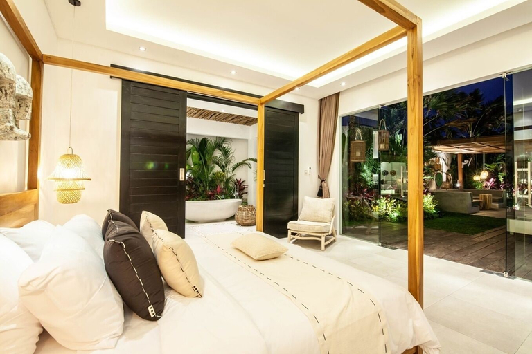 Bedroom 2, Chic 4BR Villa, 400m to Canggu Beachfront, Badung