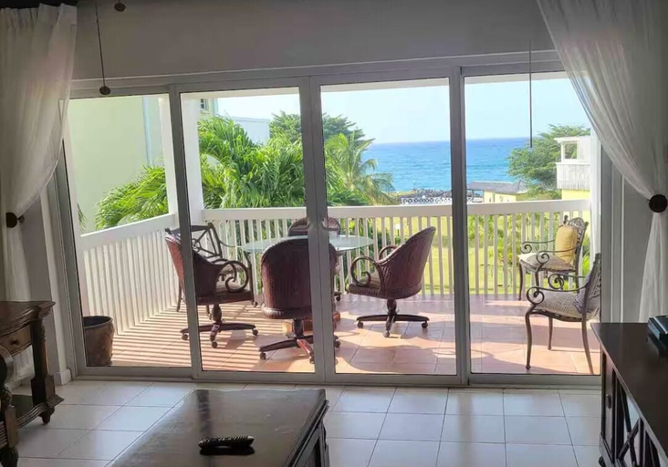 Balcony, 3 Bedroom Beachfront Cozy House