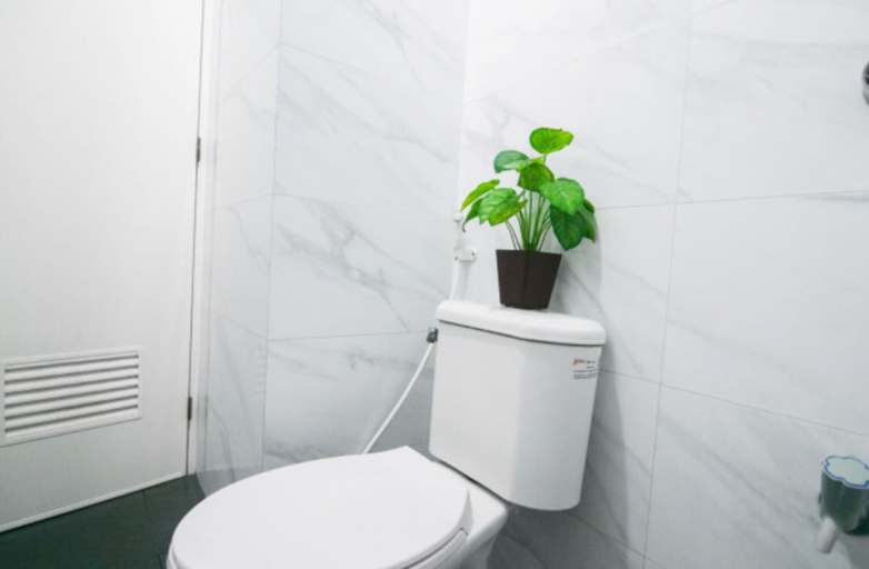 Bathroom 5, Mariners Court Hotel Cebu, Cebu City