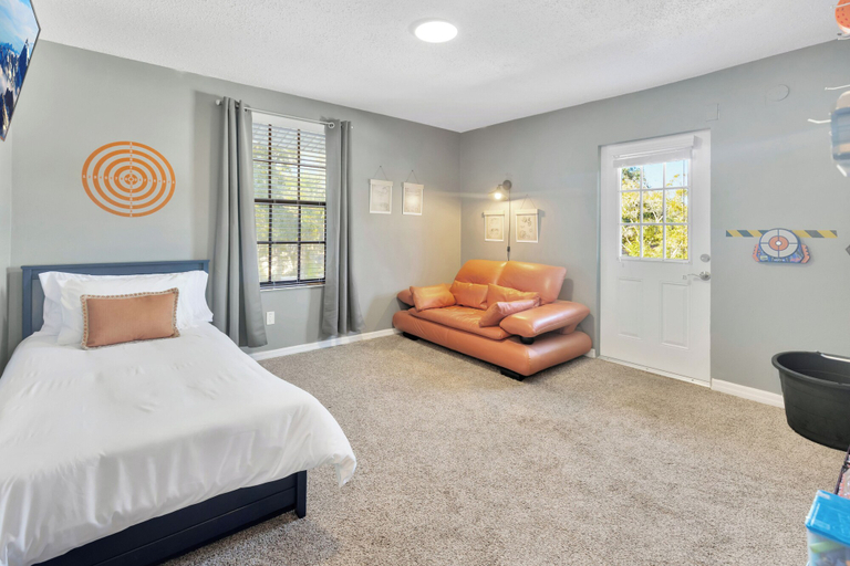 Room 2, Villa Valentino Luxury 8BR Villa & Pool, Pinellas