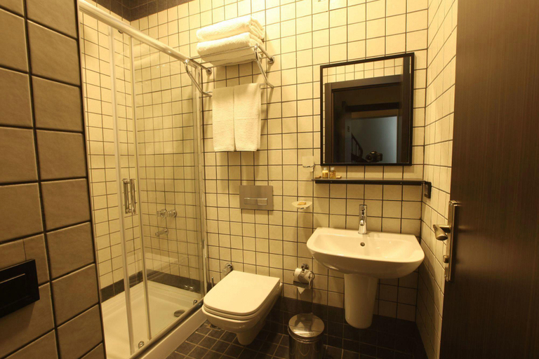 Bathroom 4, TAKSİM TERRAPİA HOTEL, Beyoğlu