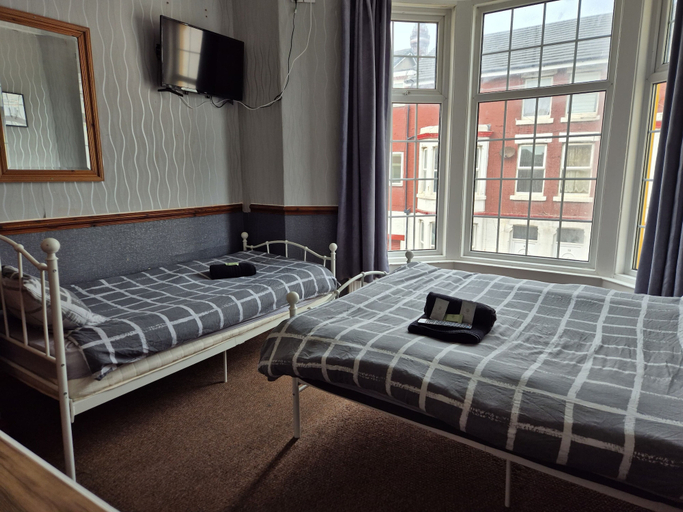 Bedroom 2, Pine Lodge Hotel, Blackpool