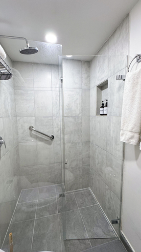 Bathroom 5, Be Together By Roots Rentals, Medellín