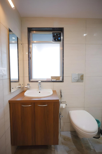 Bathroom 4, The Avenue Hotel @ Ballygunge, Kolkata