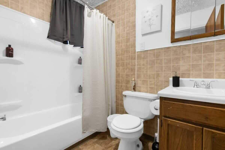 Bathroom 2, Terrace G Cozy Ranch, Jefferson