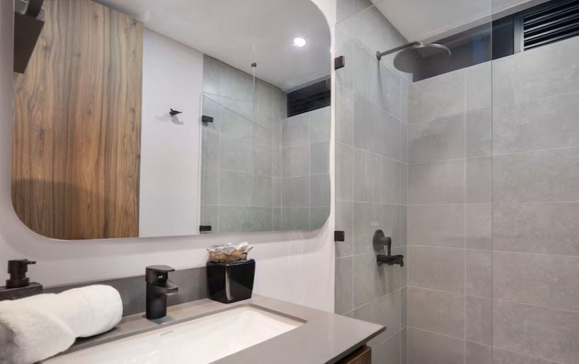 Bathroom 2, Mixa Open Community, Medellín