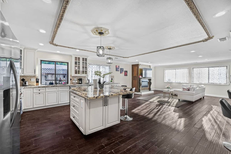 Room 3, Stunning Roman Design 7bed5bath in Heart San Jose, Santa Clara
