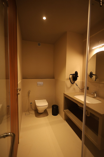 Bathroom 5, Ayati Resort & Spa, Satara