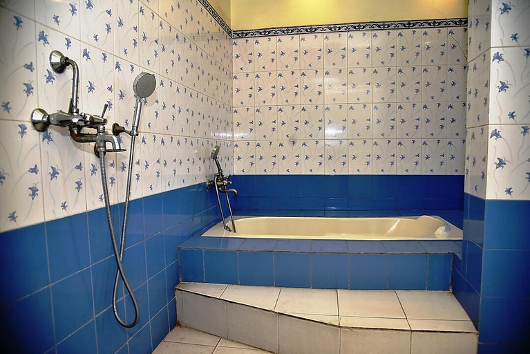 Bathroom 4, Hotel Saptarshi, Bankura
