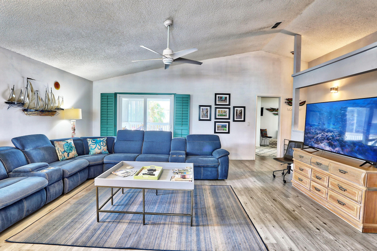 Living area 3, Beach Please, Pinellas