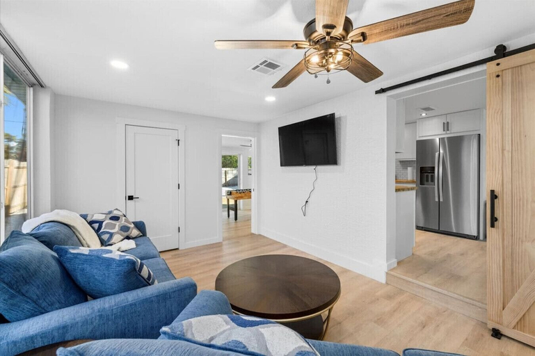Living area 3, Coastal 2-Bedroom Home Minutes to Beach, Sarasota