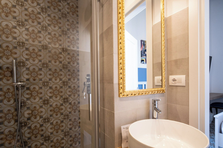 Bathroom 5, Decumano 43, Napoli