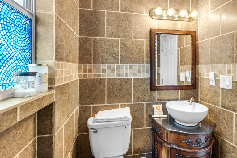 Bathroom 5, Mardi's Cozy Townhouse, Escambia