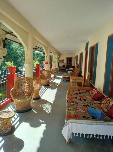 Living area, Anand-Ganga Yoga Guesthouse, Uttarkashi