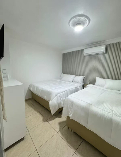 Room 4, La Zona, Distrito Nacional