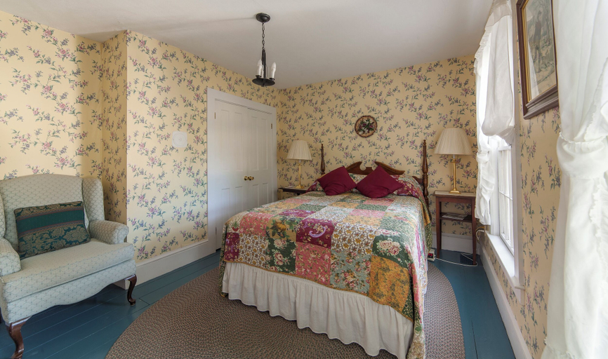 Room 4, Acadia Oceanside Meadows Inn, Hancock