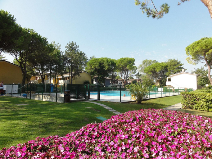 Garden 5, Modern flat in a villa with pool, Venezia