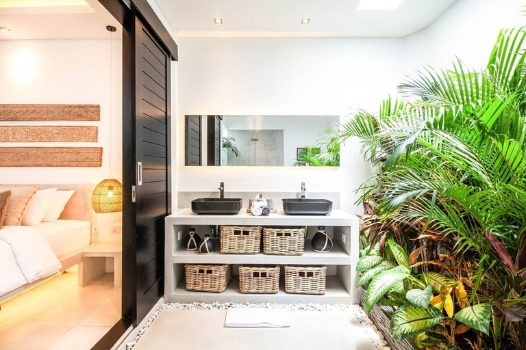 Others 5, Chic 4BR Villa, 400m to Canggu Beachfront, Badung