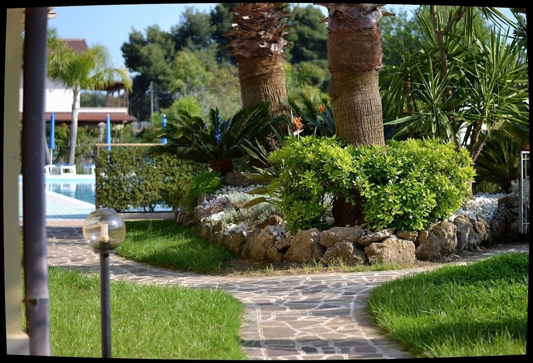 Garden view, Exclusive Flats inside 4 Stars Resort, Salerno