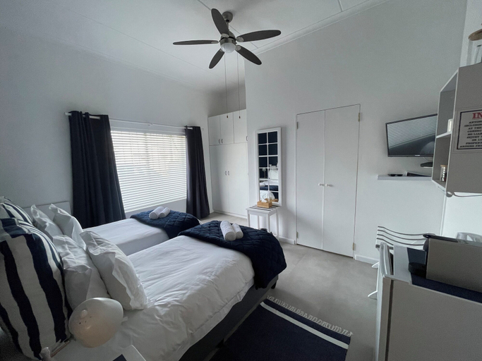 Bedroom 2, Footprints in Kleinmond, Overberg