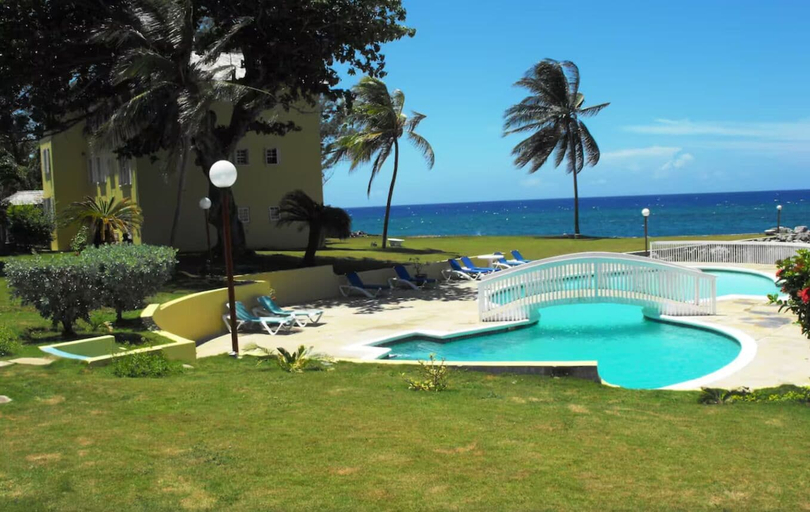 Pool, 3 Bedroom Beachfront Cozy House
