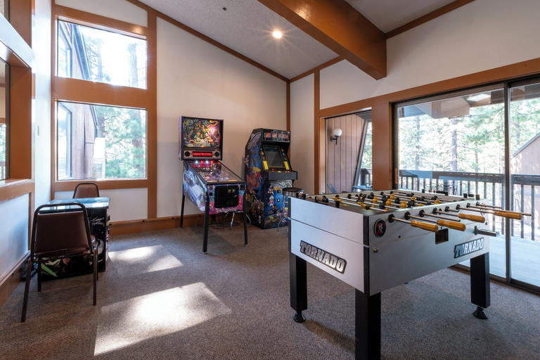 Food & Drinks 5, Club Tahoe Resort, Washoe