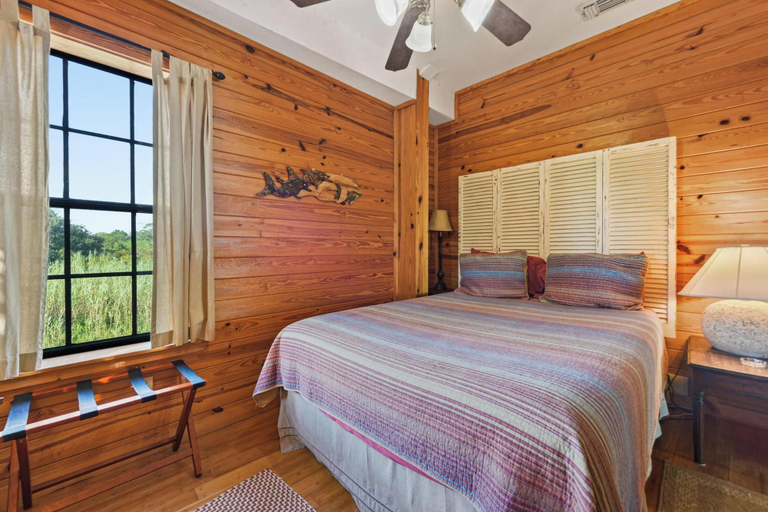 Room 2, Rustic Retreat, Jackson
