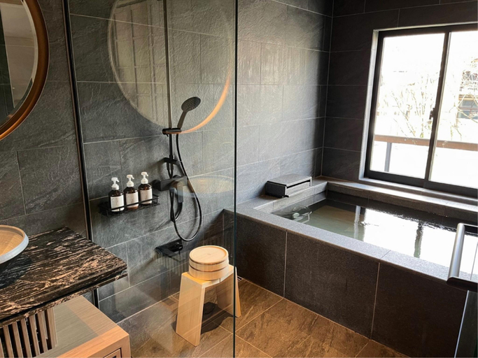 Bathroom 4, Zazan Minakami, Minakami