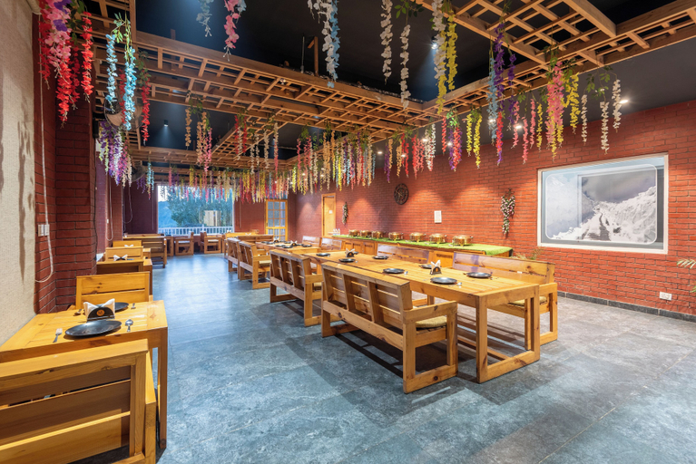 Restaurant 4, Hotel Moonglade By Royal Stays Dalhousie, Chamba