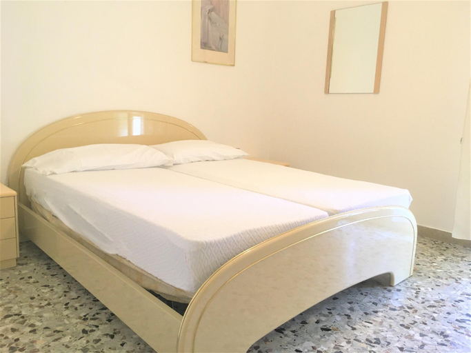 Bedroom 2, Bibione Pineda villa with porch and garden, Venezia