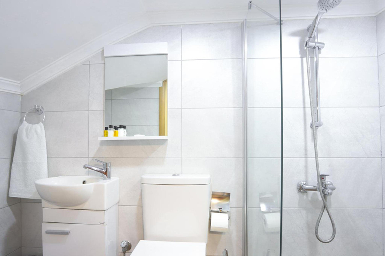 Bathroom 4, Iskalita Otel, Maçka