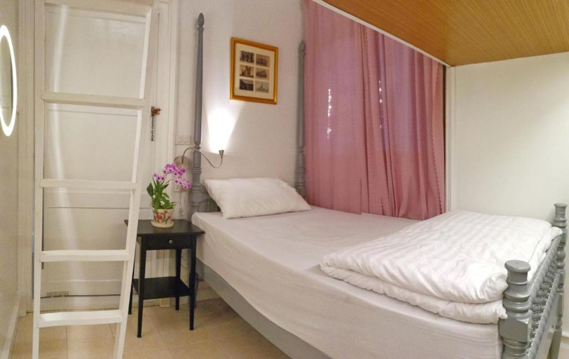 Bedroom 3, Bed in Town Hostel Chiangmai, Muang Chiang Mai