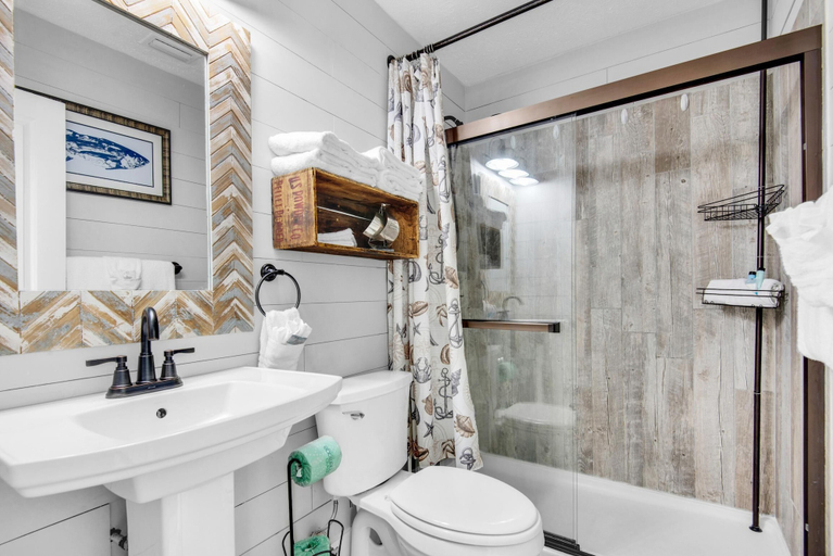 Bathroom 3, Sand Castles West II G4- Finview, Bay