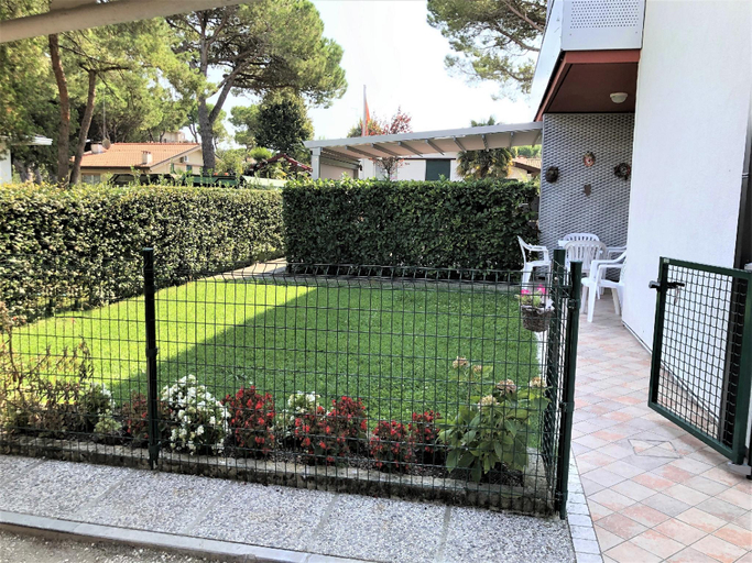 Garden 4, Apartment with garden in Bibione, Venezia