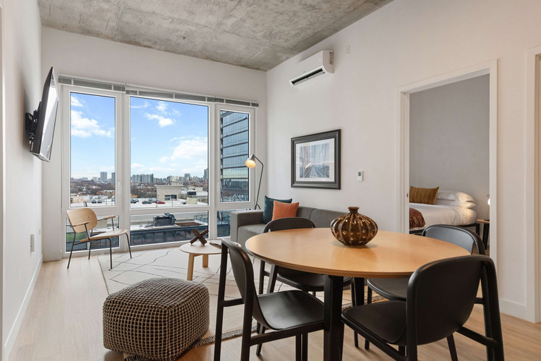 Room 3, 4BR Lincoln Park Getaway Steps to Red Line, Cook