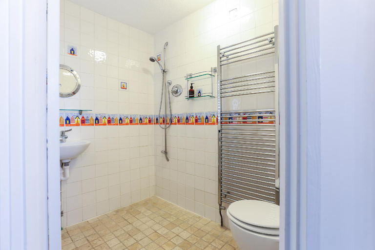 Bathroom 3, Sea View 3 bedroom seaside property, West Sussex