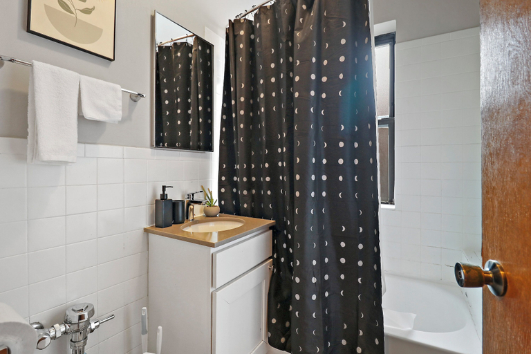 Bathroom, Studio in Hyde Park - Dorchester 209, Cook