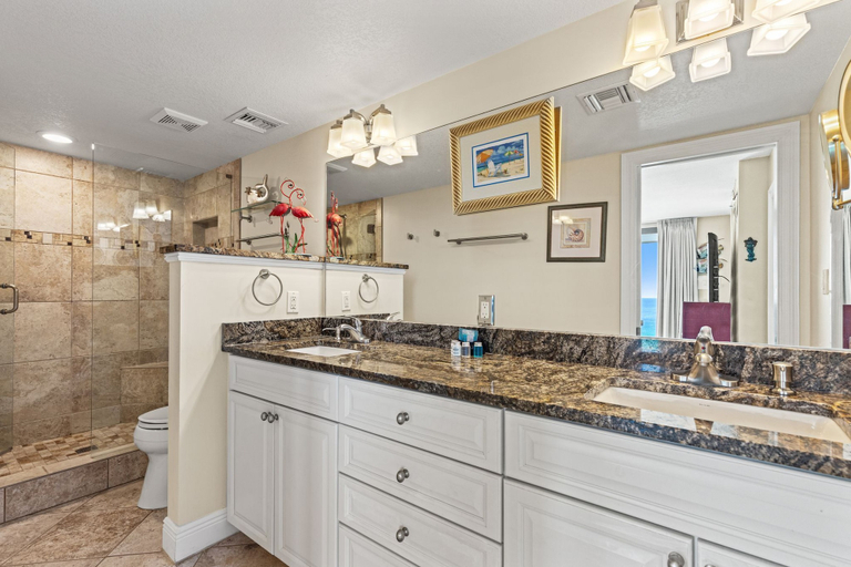 Bathroom 5, It Doesnt Get Any Better Than This! 2BR 2BA Sleeps 8 Beachfront!, Bay