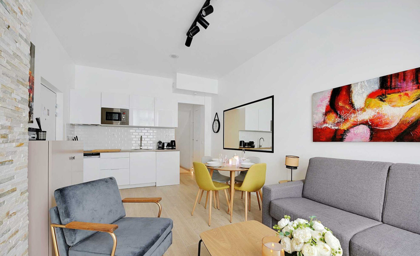 Others 4, Intimate Flat w A C & Jacuzzi - 2BR 6P Montmartre, Paris