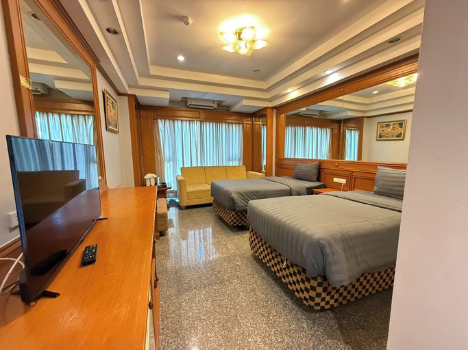 Room 5, New Siya Hotel, Muang Maha Sarakam