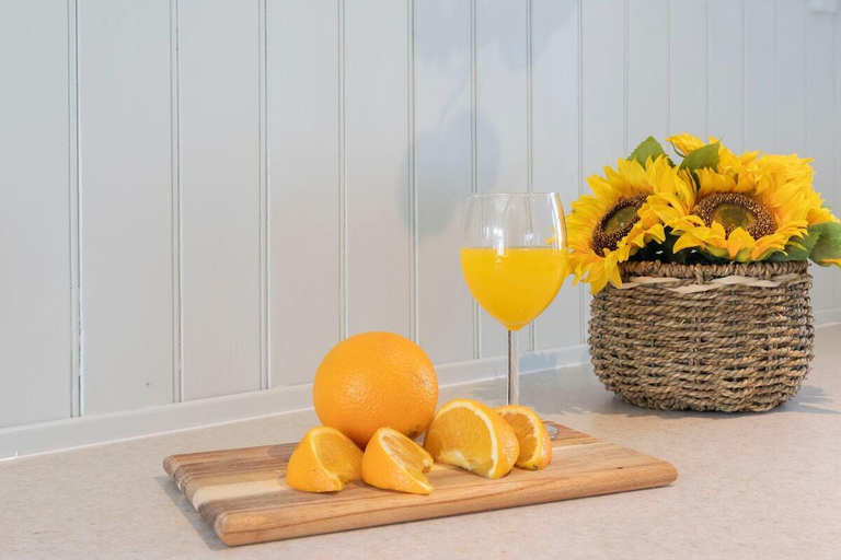 Food & Drinks 5, Beautiful Danford House & Lodge with Hot Tub, Gloucestershire