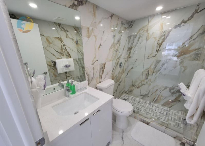 Bathroom 5, Alexander, Miami-Dade