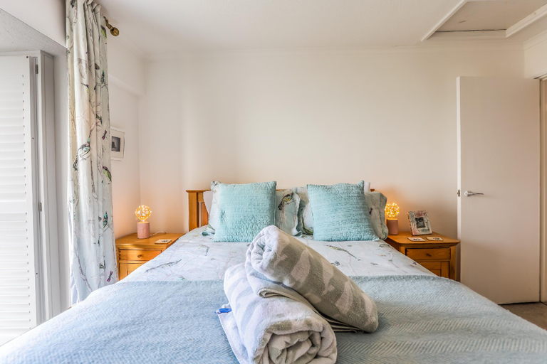 Bedroom 2, Sea View 3 bedroom seaside property, West Sussex