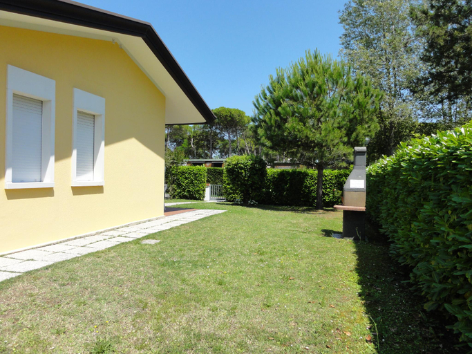 Garden 3, Villa with fenced garden in Bibione Pineda, Venezia