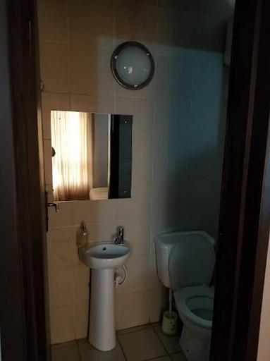 Bathroom 3, Swiss Cottage Suites, Ikeja